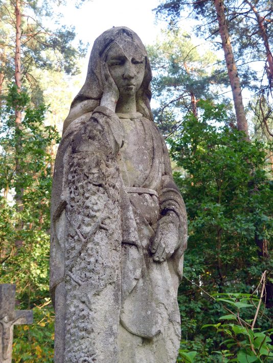 Краса каменю: Фотографії надгробків Бруснівської каменярської школи
